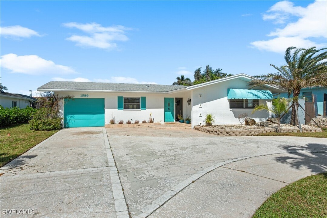 1589 Osprey Ave in Naples, FL - Building Photo