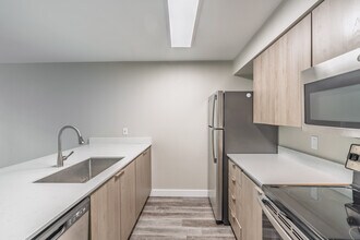 Redmond Place in Redmond, WA - Foto de edificio - Interior Photo