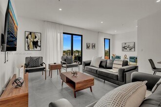 2100 Miami Rd in Fort Lauderdale, FL - Building Photo - Building Photo