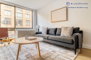 130 W 15th St in New York, NY - Building Photo