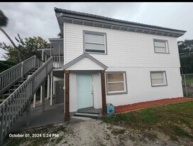 615 Clearlake Rd in Cocoa, FL - Building Photo