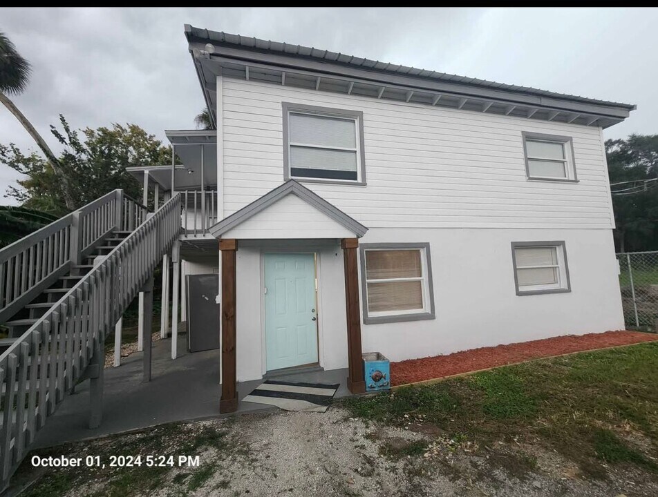 615 Clearlake Rd in Cocoa, FL - Building Photo