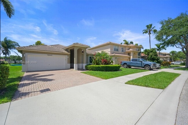 16440 Ruby Lake in Weston, FL - Building Photo - Building Photo
