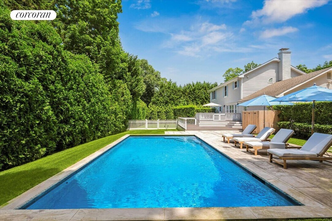 32 Eastville Ave in Sag Harbor, NY - Foto de edificio