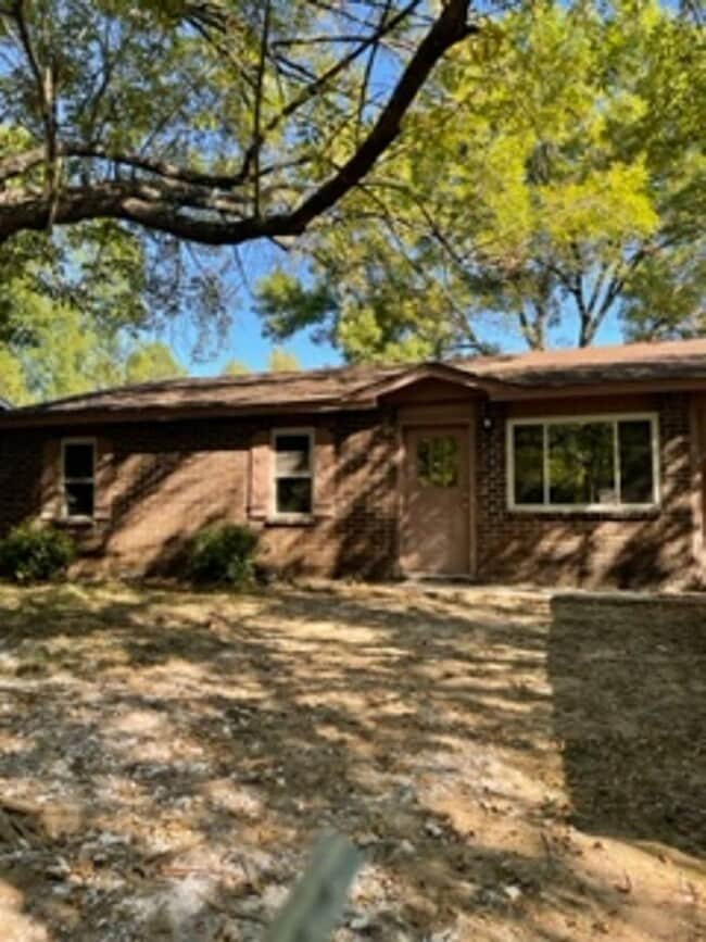 property at 814 W Atlanta St