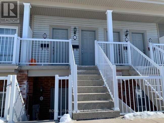 100 Artesa Private in Ottawa, ON - Building Photo - Building Photo