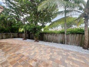 16020 SW 91st Ct in Palmetto Bay, FL - Building Photo - Building Photo