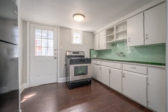 Avondale and Crocker Street Apartments in Houston, TX - Building Photo - Interior Photo