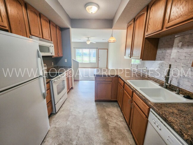 8601 Westown Pkwy in West Des Moines, IA - Building Photo - Building Photo