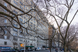 3 E 77th St in New York, NY - Foto de edificio - Building Photo