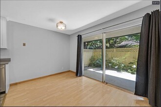 2025 California St, Unit 8 in Mountain View, CA - Building Photo - Building Photo