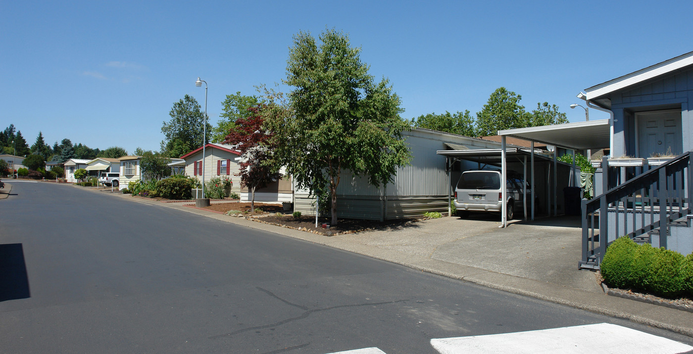 4995 Sunnyside Rd SE in Salem, OR - Building Photo