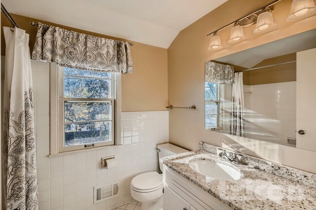 13408 Colfax Ave S in Burnsville, MN - Foto de edificio - Building Photo