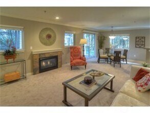 25025 SE Klahanie Blvd in Issaquah, WA - Building Photo - Building Photo