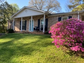 1160 Saratoga Rd in Roswell, GA - Building Photo