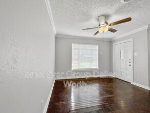 2339 San Medina Ave in Dallas, TX - Foto de edificio - Building Photo