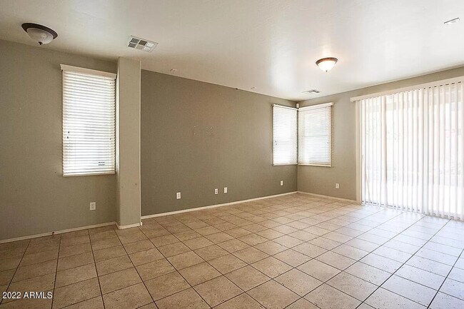 2325 E Fraktur Rd in Phoenix, AZ - Building Photo - Building Photo