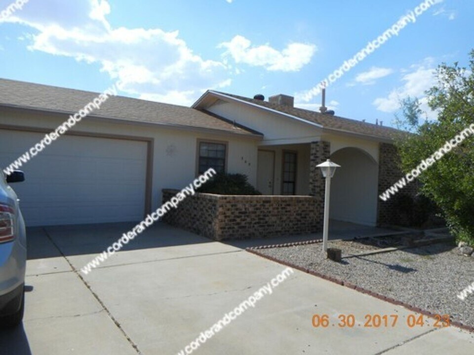345 4th Ave NE in Rio Rancho, NM - Building Photo
