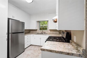 321 Thornhill Cir in Mobile, AL - Building Photo - Building Photo