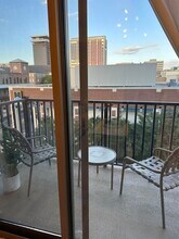 215 W College Ave in Tallahassee, FL - Foto de edificio - Building Photo