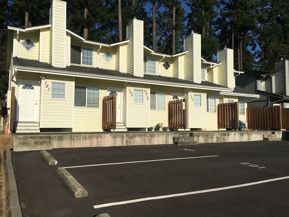 9910 Trident Ln NW in Silverdale, WA - Building Photo