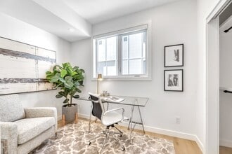 Mount Pleasant Parkside Townhomes in Calgary, AB - Building Photo - Building Photo