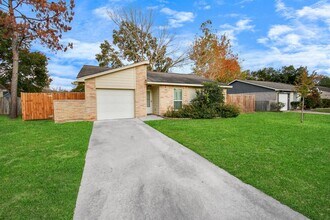17107 Amber Ridge Dr in Sugar Land, TX - Building Photo - Building Photo