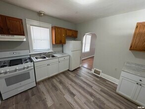 2916 W Meidroth St in Peoria, IL - Building Photo - Building Photo