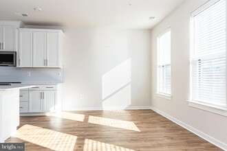 13639 Dulles Technology Dr in Herndon, VA - Building Photo - Building Photo