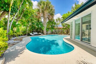 5451 NE 22nd Ave in Fort Lauderdale, FL - Building Photo - Building Photo