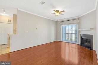 5130 Brittney Elyse Cir, Unit I in Centreville, VA - Foto de edificio - Building Photo