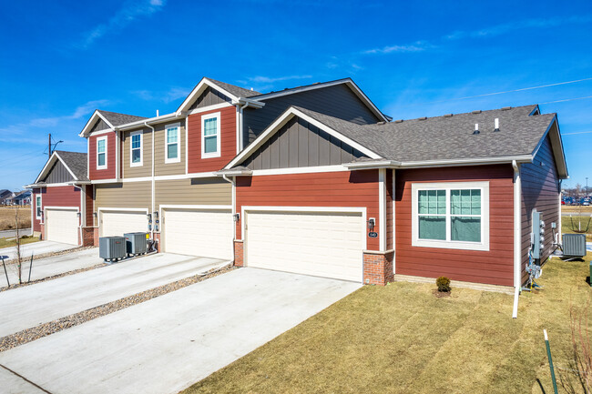 Heritage Townhomes at Prairie Trail in Ankeny, IA - Building Photo - Building Photo