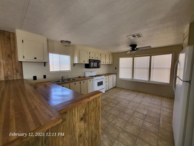 3745 N Avra Rd in Golden Valley, AZ - Building Photo - Building Photo