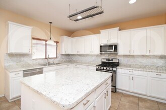 14205 W Mauna Loa Ln in Surprise, AZ - Building Photo - Building Photo