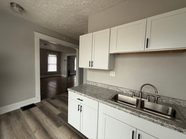 1044 N 8th St in Terre Haute, IN - Building Photo - Building Photo