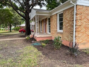102 E Ireland Dr in Irving, TX - Building Photo - Building Photo
