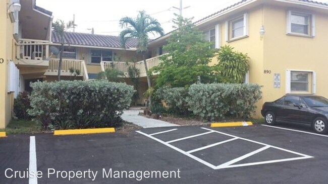 890 NW 39th St in Oakland Park, FL - Building Photo - Building Photo