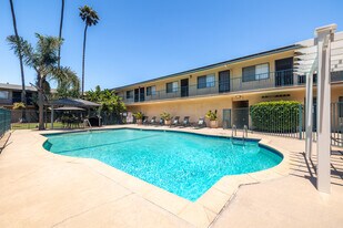 Kona Kai West in Torrance, CA - Building Photo