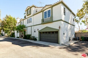 1008 Harbor Crossing Ln in Marina Del Rey, CA - Building Photo
