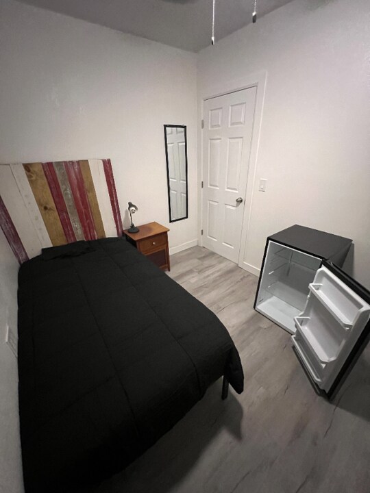 2019 E Southern Ave in Phoenix, AZ - Foto de edificio