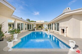 620 Cole Pl in Beverly Hills, CA - Foto de edificio - Building Photo