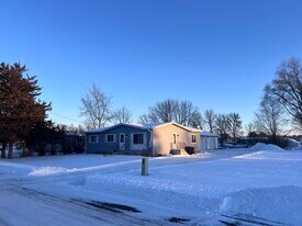 1105 Minnesota St in Paynesville, MN - Building Photo