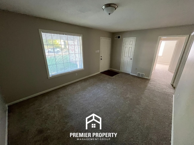 3821 Oak Lake Ln in Memphis, TN - Building Photo - Building Photo