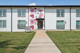 321 E 8th St in Dallas, TX - Building Photo - Building Photo