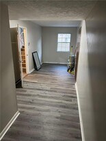 1744 Vauxhall Dr in Lithonia, GA - Building Photo