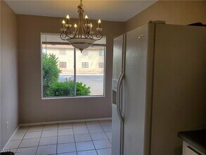 2755 Twistingbow Ln, Unit B in Las Vegas, NV - Building Photo - Building Photo