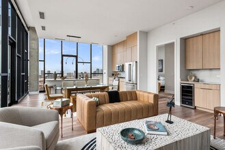 730 N Milwaukee Ave in Chicago, IL - Building Photo - Building Photo