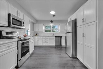 2744 Helen St in Allentown, PA - Foto de edificio - Building Photo