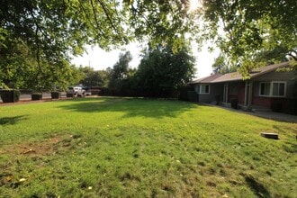 2195 Smith Ln in Concord, CA - Building Photo - Building Photo