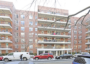 Monte Plaza in Elmhurst, NY - Building Photo - Building Photo